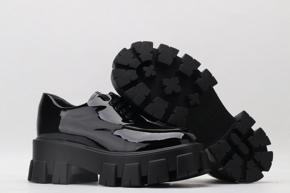 P*rada SNEAKER